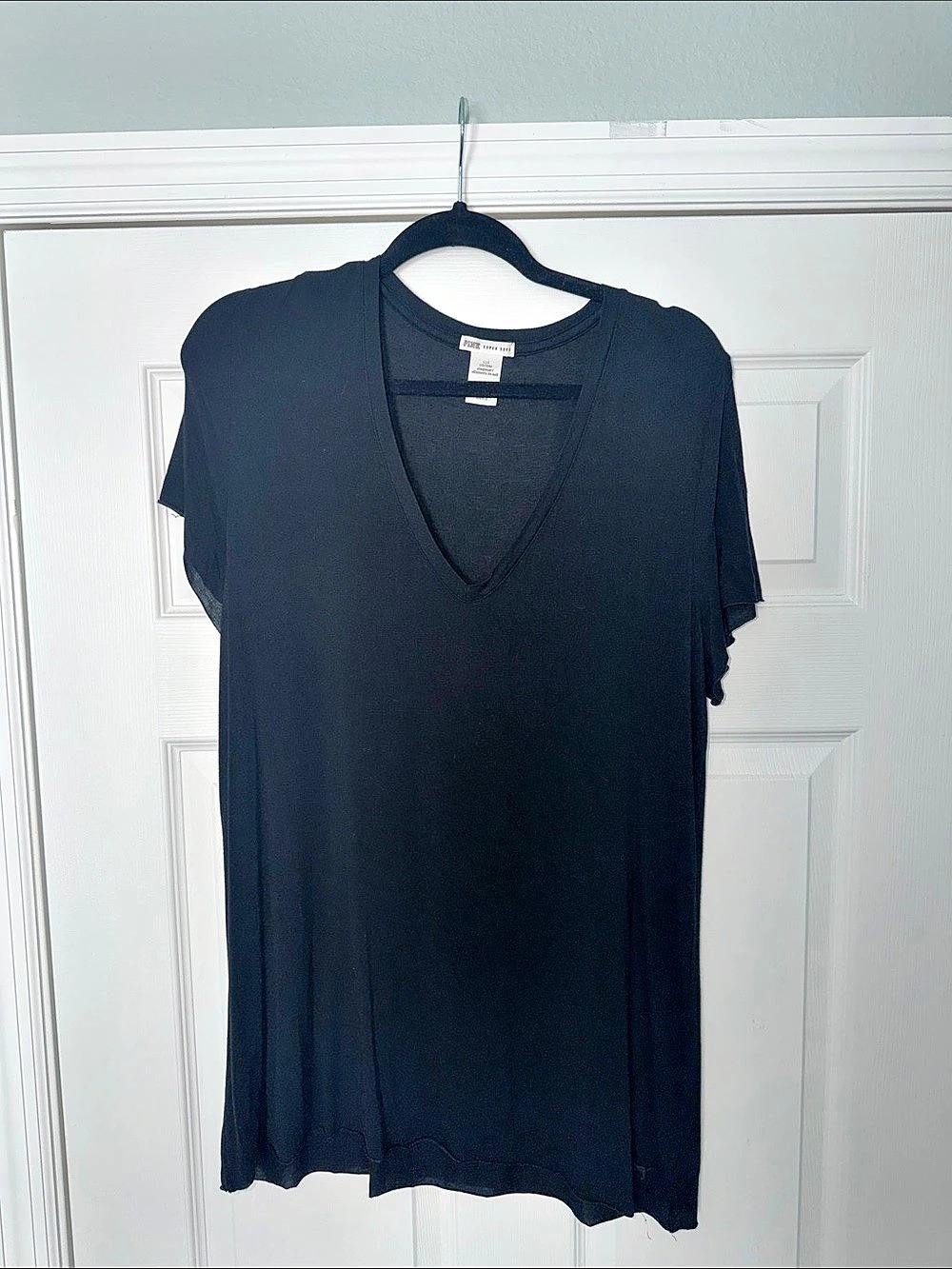Victoria's Secret Women's Black V-Neck Tee Size